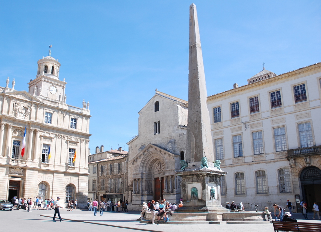À la découverte d'Arles… du Rhône à la place de la République, en passant par l'Hôtel du Musée ...