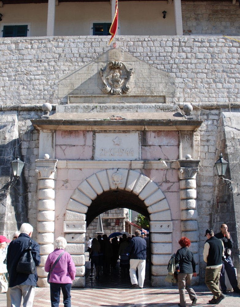 Porte principale de la ville fortifiée de Kotor, Monténégro.