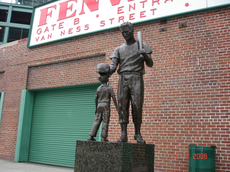 Bronze de Ted Williams, Fenway Park,  Boston, Massachusetts.