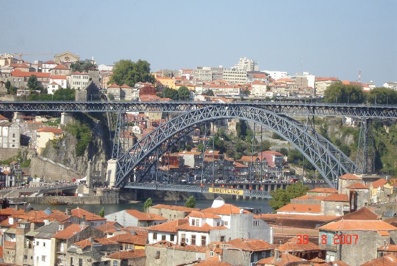 Le pont Dom Luis 1er vu de la terrasse de la maison Taylor Fladgate and Yeatman, Vila Nova de Gaia, Portugal.