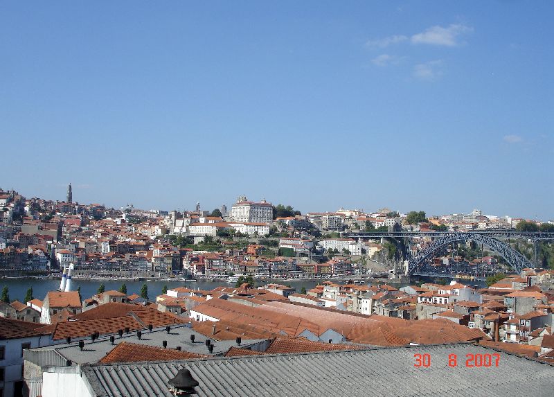 À nos pieds, Vila Nova de Gaia, de l’autre côté du fleuve, Porto 