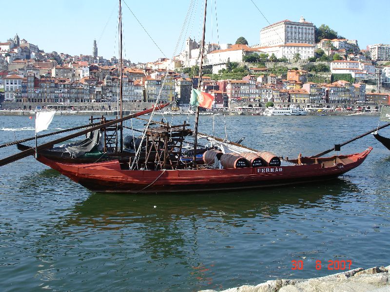 Barcos rabelos, Vila Nova de Gaia, Portugal.