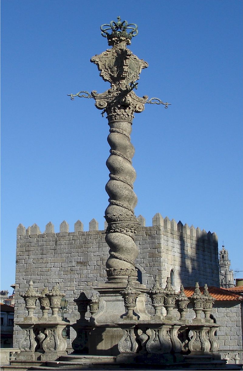 Le pilori devant la Sé de Porto, Portugal.