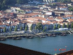 Vu du Douro de la cathédrale de Porto, Portugal.