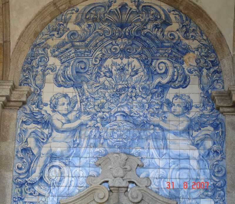 Des murs couverts d’azulejos. Sé de Porto, Portugal.
