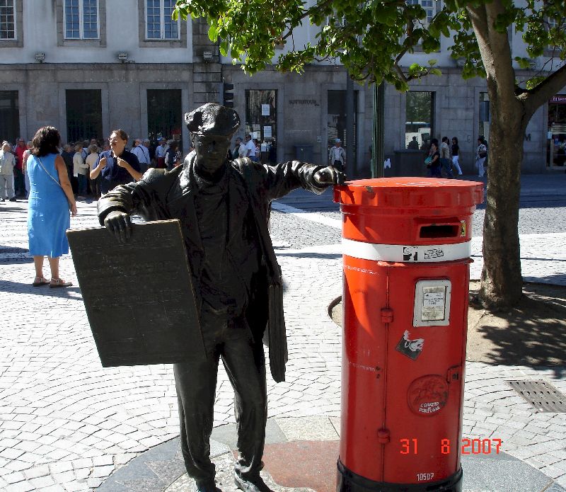 Une statue ou un Portugais déguisé?, Porto, Portugal.