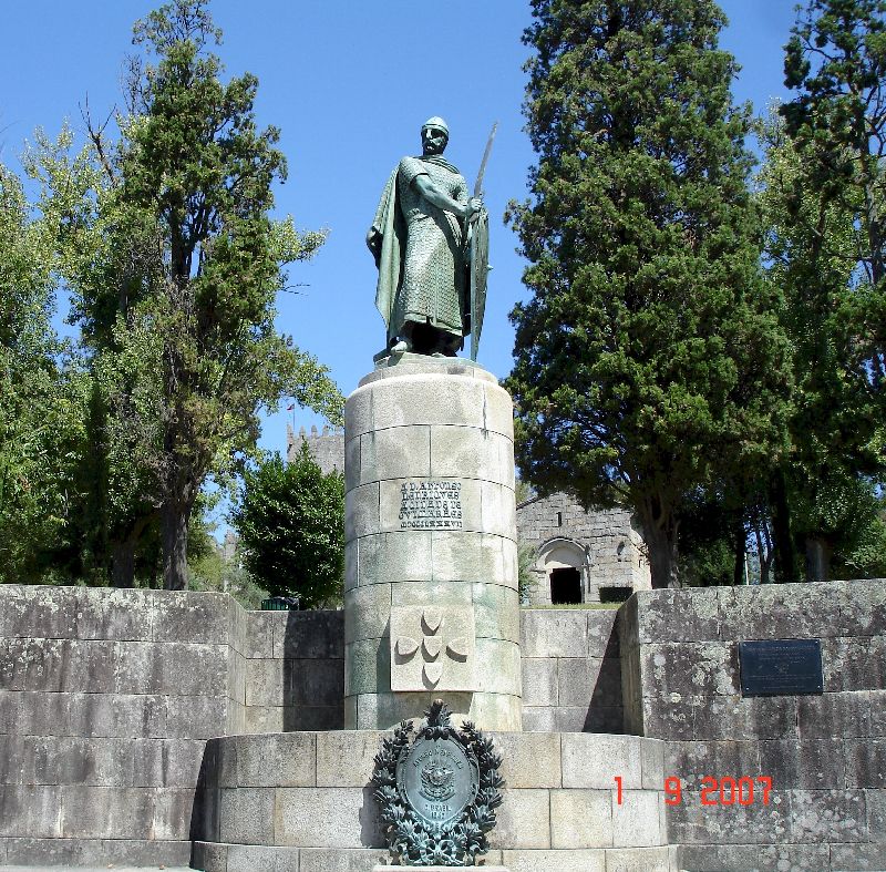 Statue de Dom Alfonso Henriques, premier roi du Portugal, Guimarães, Portugal.