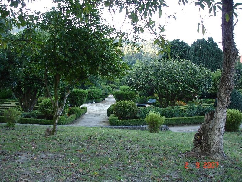 Les jardins de la pousada Santa Marinha, Guimarāes, Portugal.