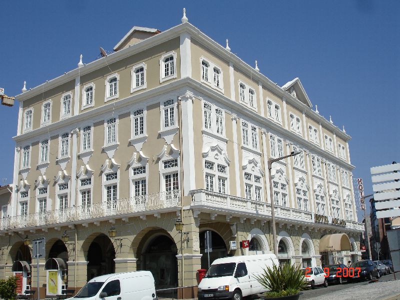L’Hôtel Arcada sur le bord du canal central à Aveiro, Portugal.