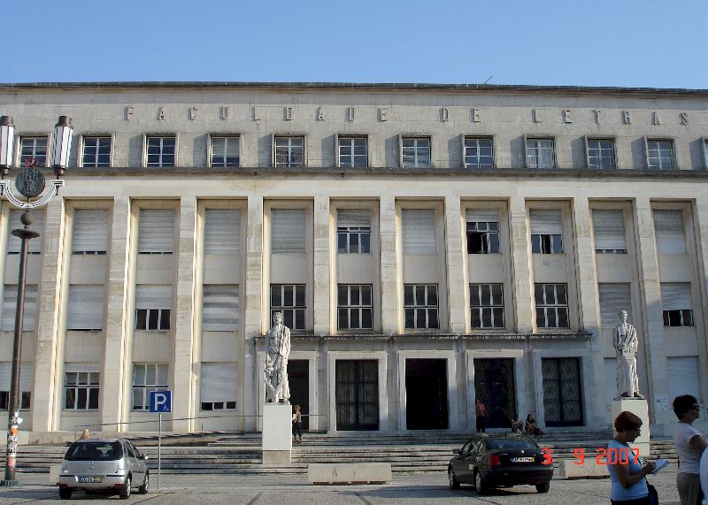 Le bâtiment de la faculté des lettres de l’université de Coimbra, Portugal.