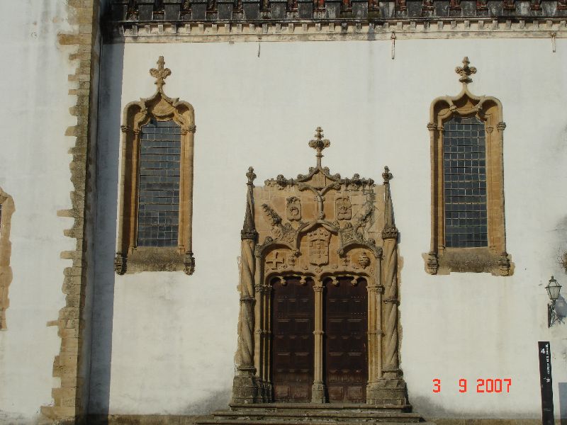Portail manuélin de la chapelle São Miguel, université de Coimbra, Portugal.