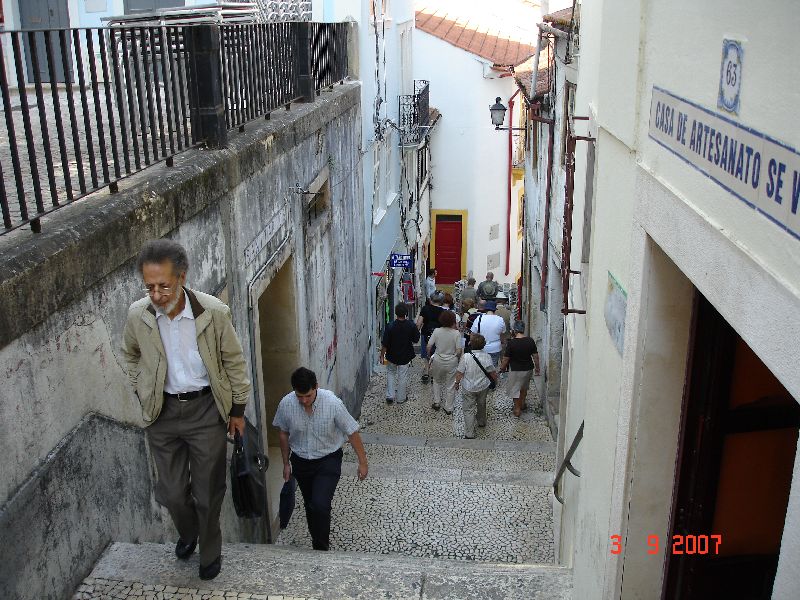 Passage piétonnier de la vieille ville de Coimbra au Portugal.