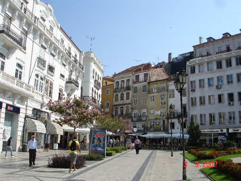 Une des places de la ville de Coimbra au Portugal.