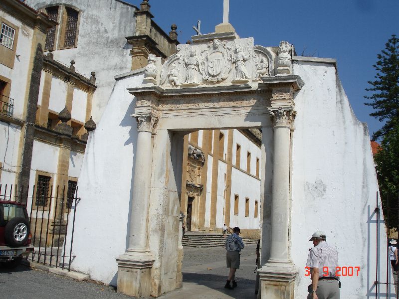 L’entrée du nouveau couvent Santa Clara, Coimbra, Portugal.