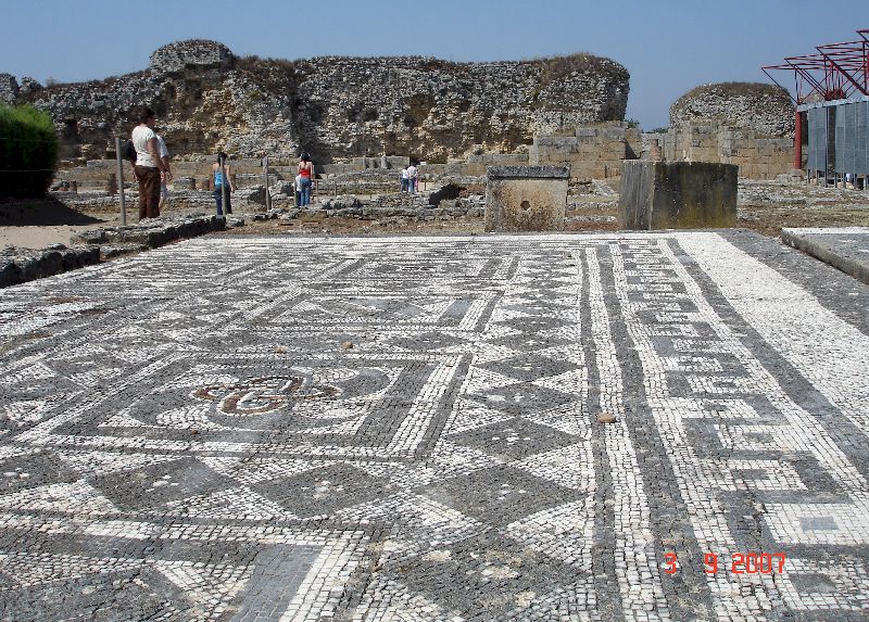 Un superbe plancher tout en mosaïque datant du IIIe siècle de notre ère, Conímbriga, Portugal.