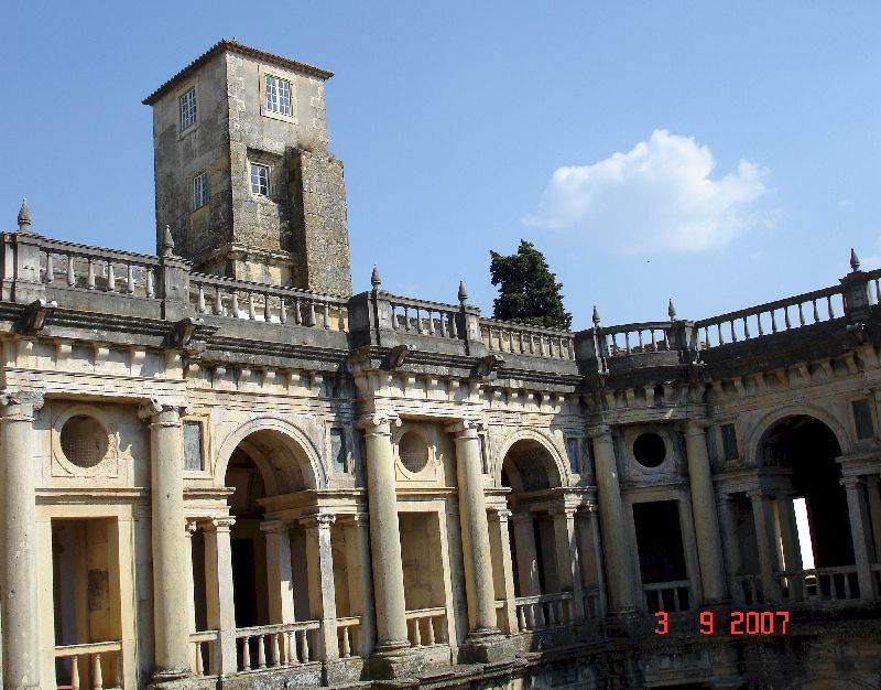 Un des cloîtres du couvent du Christ, Tomar, Portugal.
