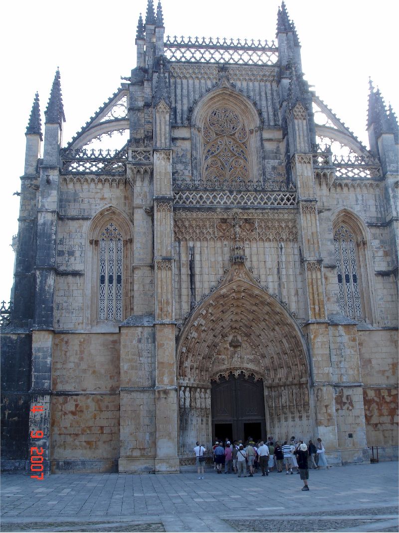 Le portail de l’Abbaye dominicaine de Santa Maria da Vitória, Batalha, Portugal.