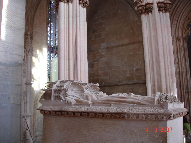 Gisants du roi Dom Joao 1er et de son épouse, la reine Philippa de Lancastre.Abbaye dominicaine de Santa Maria da Vitória, Batalha, Portugal.