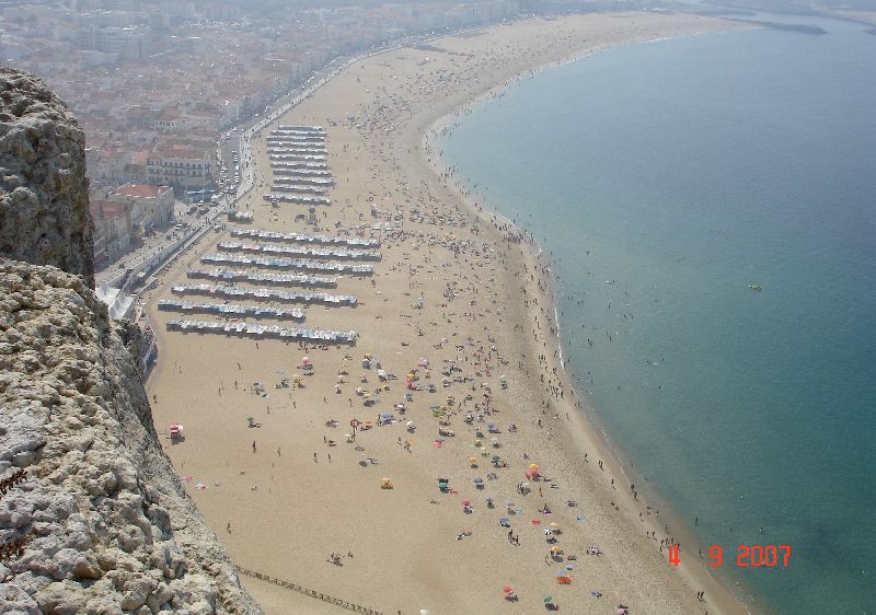 La plage de Nazaré, Portugal.