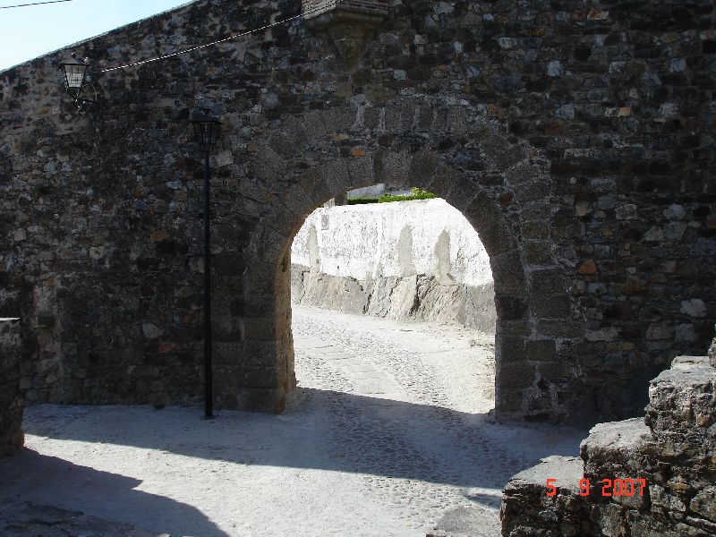 Porte d’entrée du château médiéval de Marvão au Portugal.