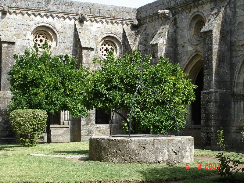 Le cloître de la cathédrale d’Évora, Portugal.