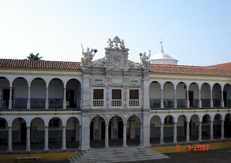 L’université d’Évora, Portugal.