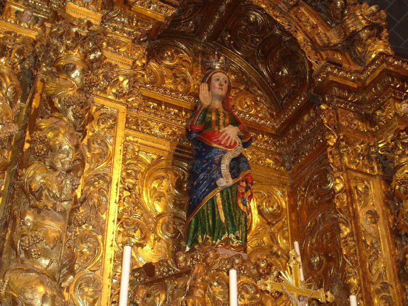 Une statue de la Vierge enceinte, Évora, Portugal.