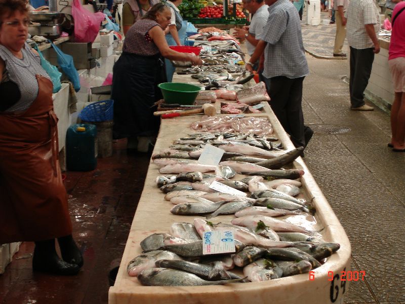 Marché de poissons de Setúbal, Portugal.