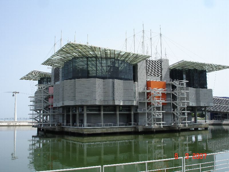 Le bâtiment qui abrite l’Oceanário de Lisbonne au Portugal.
