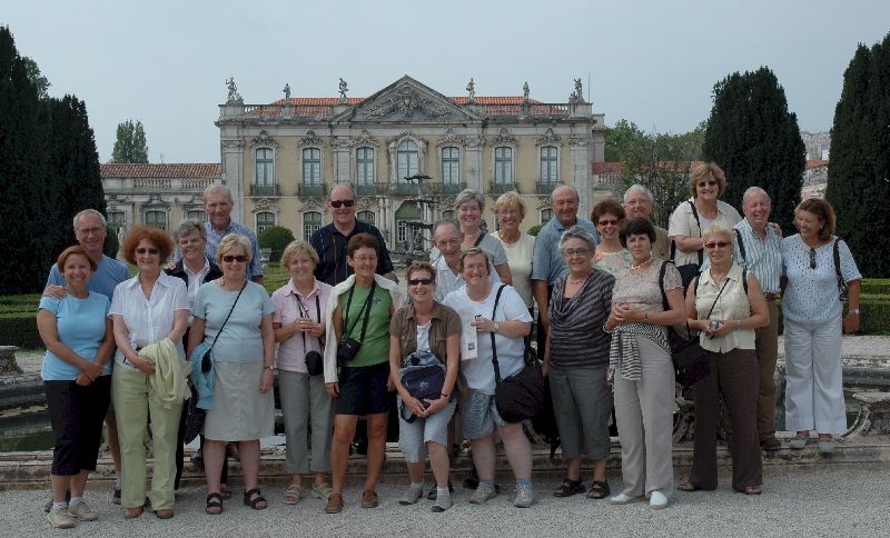 Notre groupe devant le Palácio de Queluz, Portugal.