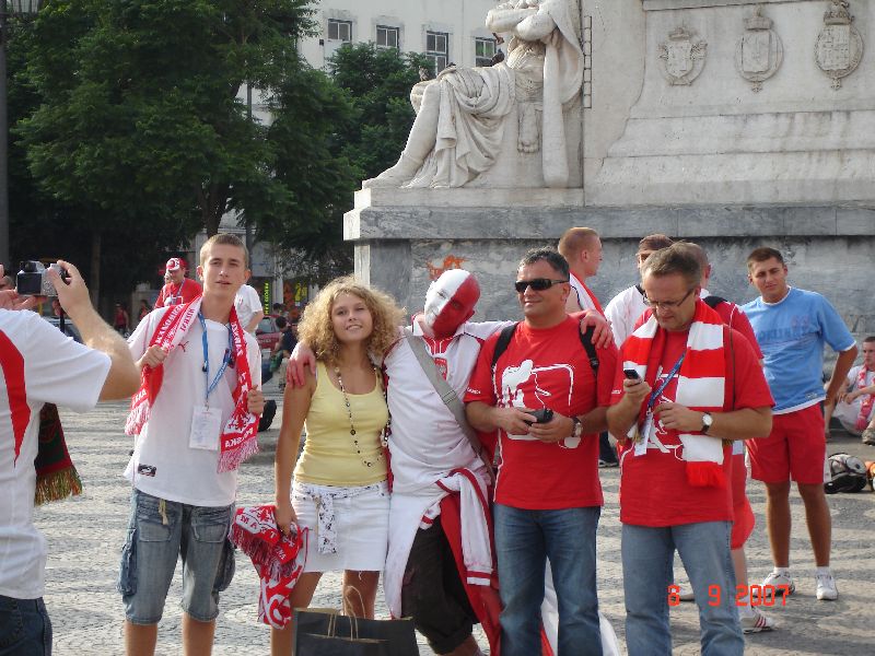 Des Polonais fêtaient une des victoires de leur pays en Coupe du monde de rugby, Lisbonne, Portugal.