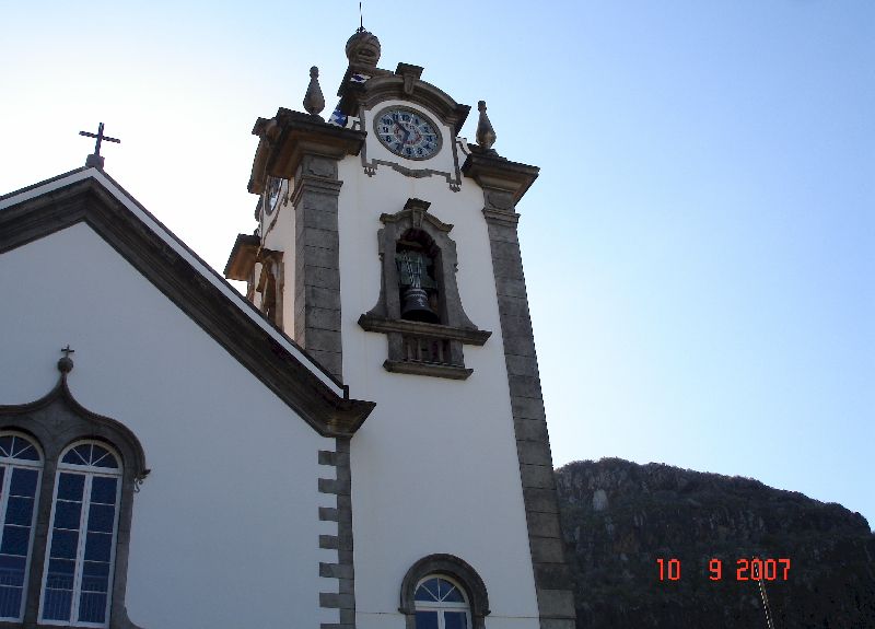 La tour de l’horloge de Sao Bento à Ribeira Brava, Madère, Portugal.