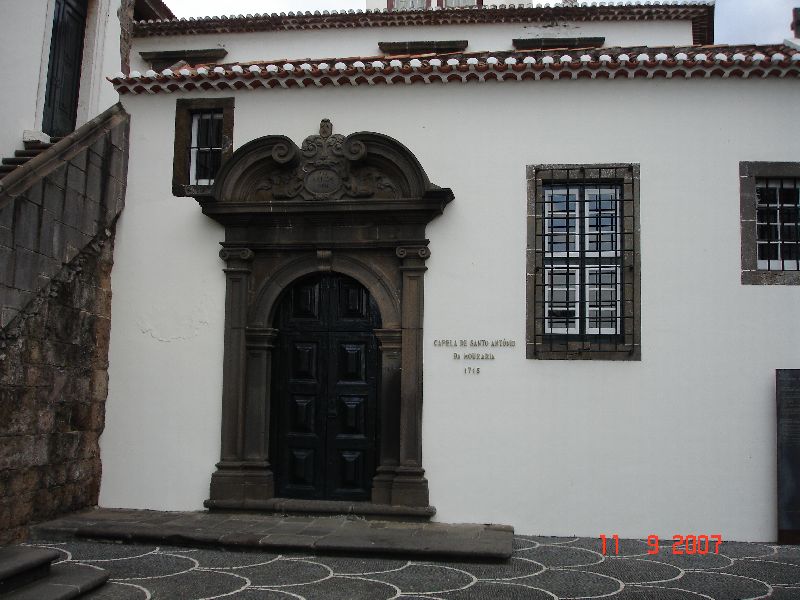 Une petite chapelle construite dans le plus pur style architectural madérien. Funchal, Madère, Portugal.