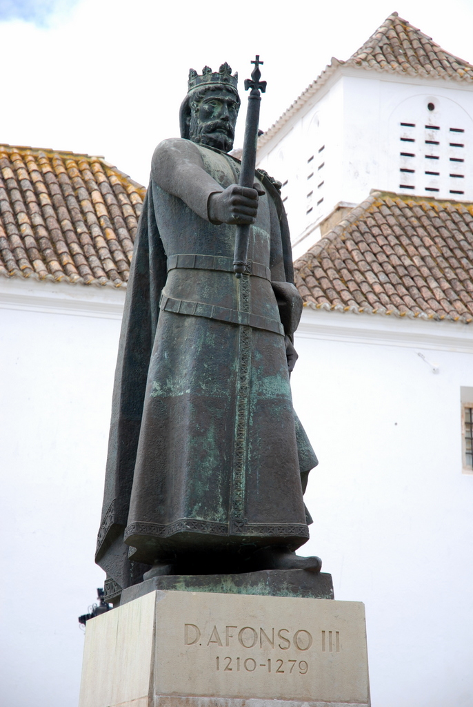 Statue d’Afonso III, Faro, Portugal