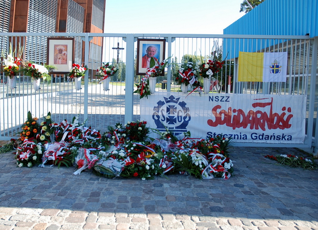 Monument aux ouvriers morts aux chantiers navals de Gdańsk, Pologne 