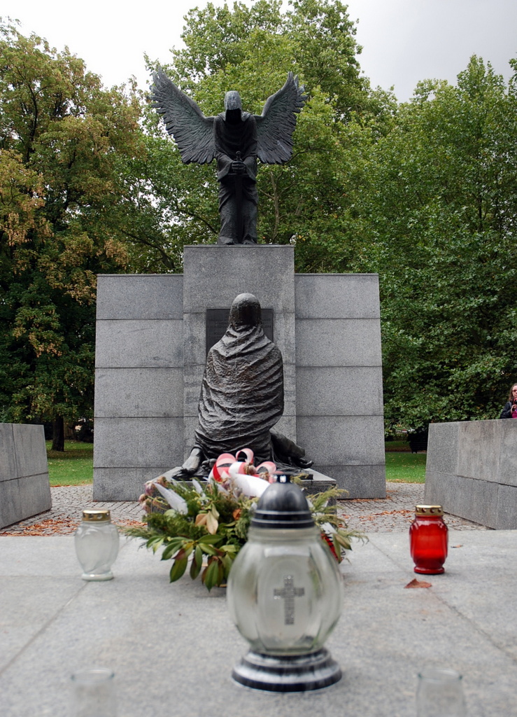 Monument honorant les victimes du  massacre de Katyń, Wrocław, Pologne 