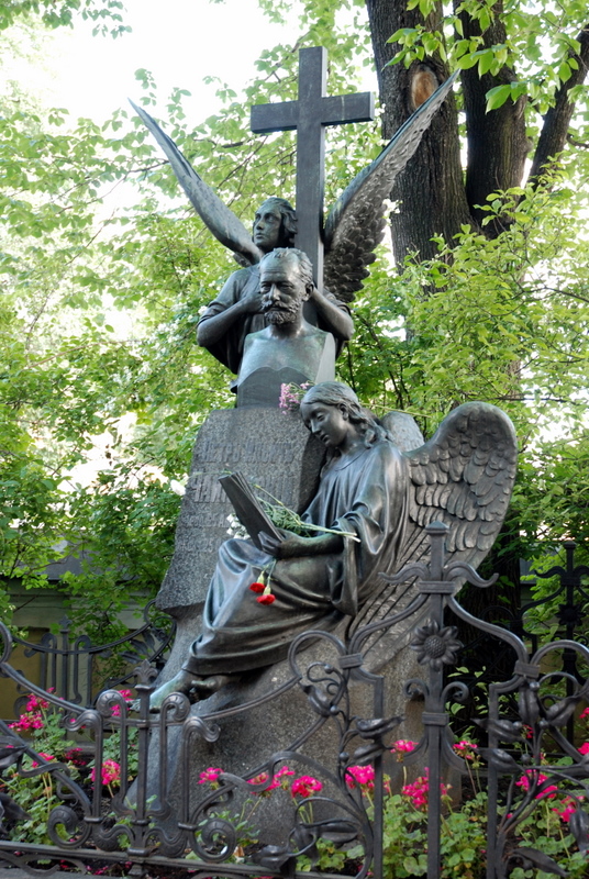 Monument funéraire de Piotr Tchaïkovski, cimetière Tikhvine, Saint-Pétersbourg, Russie.
