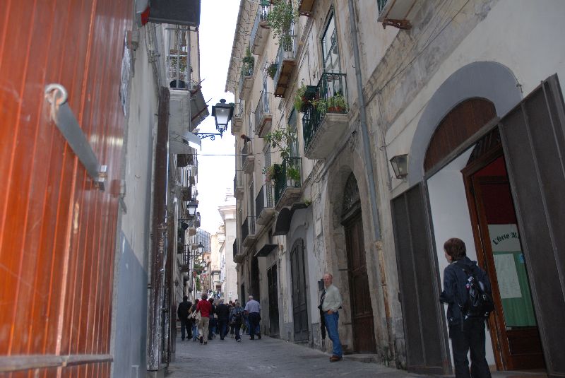Petites rues étroites de Salerne, Italie.