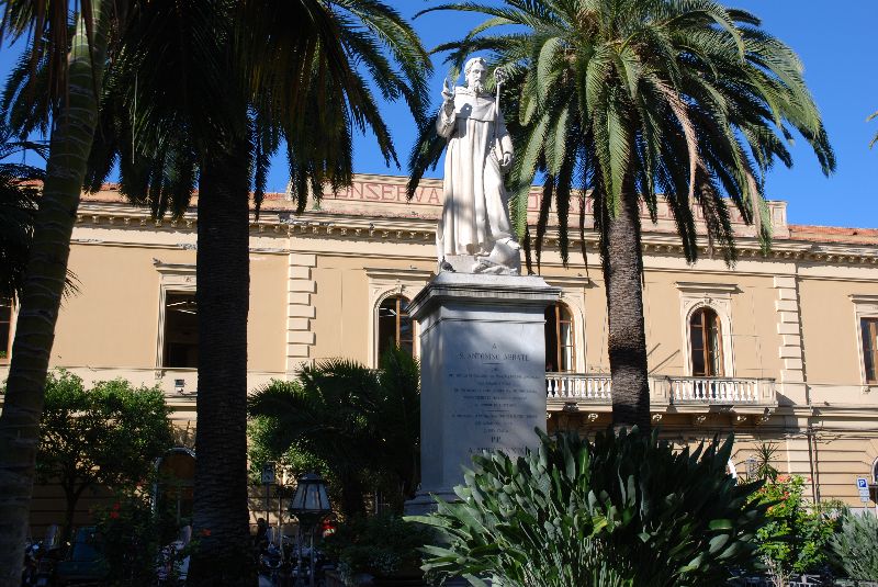 Statue de St-Antonino Abbate, Sorrento, Italie.