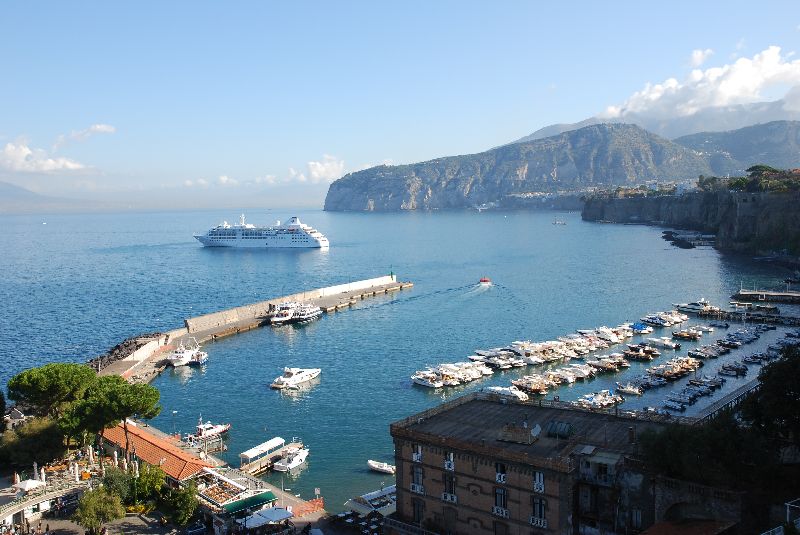 Une vue du port de Sorrento, Italie.