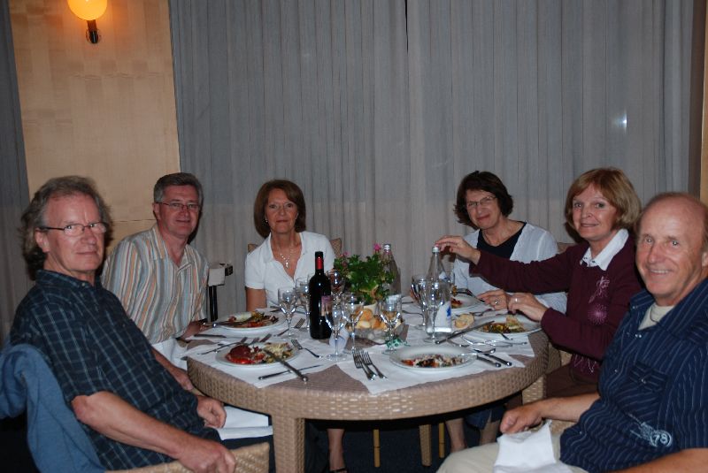 Groupe Lambert à l’heure du repas du soir à Ravello, Italie.