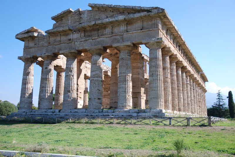 Temple érigé en hommage à Neptume à Paestum, Italie.