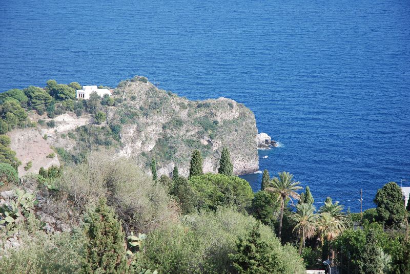 La mer Ionienne, vue du sommet de Taormina, Italie.