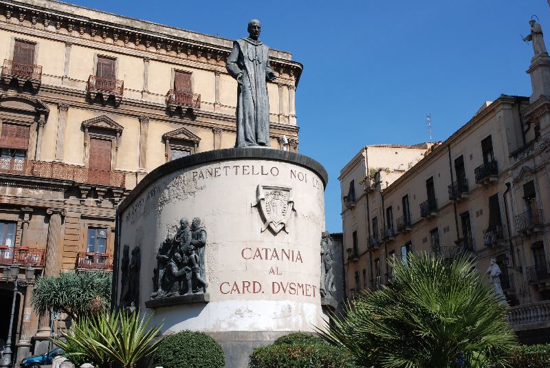 Statue du cardinal Dusmet, Catane, Italie.