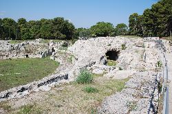 Amphithéâtre romain sur le site archéologique de Neapolis, Syracuse, Italie.