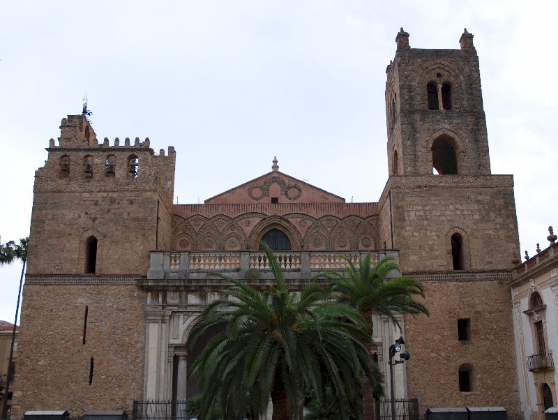 Façade de la cathédrale de Monreale, Italie.