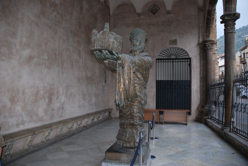 Bronze de Guillaume II sur le portail de la cathédrale de Monreale, Italie.