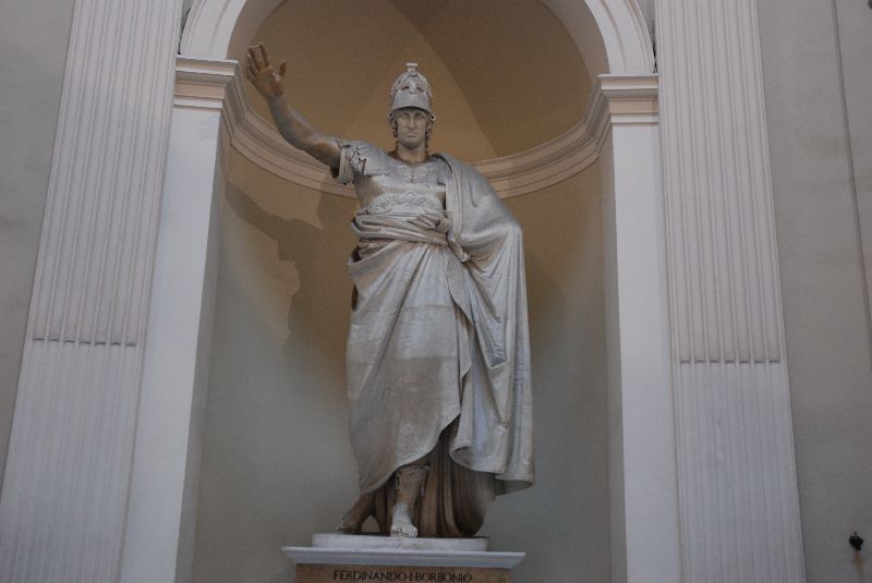 Statue du roi Ferdinand de Bourbon, Musée archéologique national de Naples, Italie.