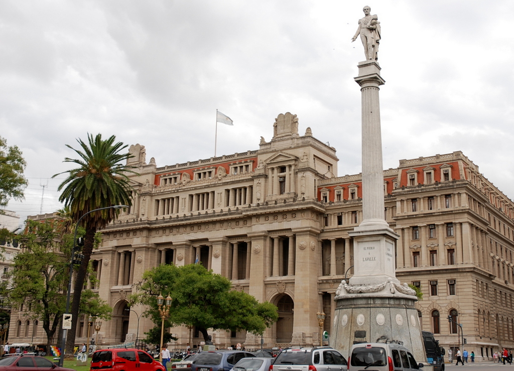 Plaza Lavallee et le Palacio de Justicia de la Nación, Buenos Aires, Argentine