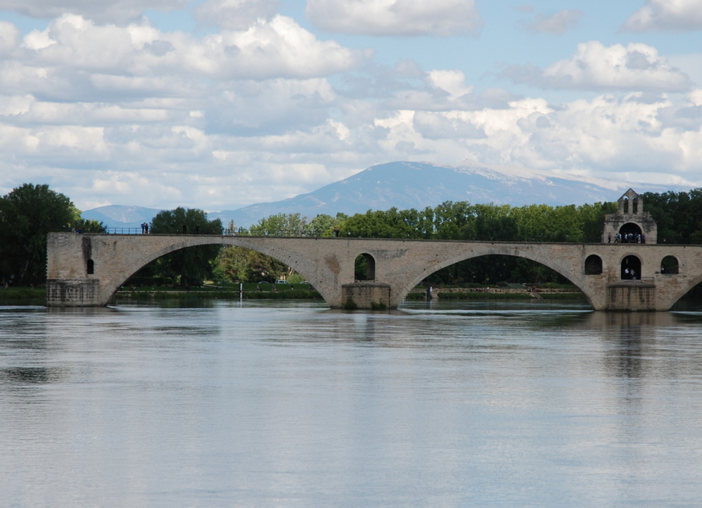 Pont d’Avignon et mont Ventoux, Avignon, France
